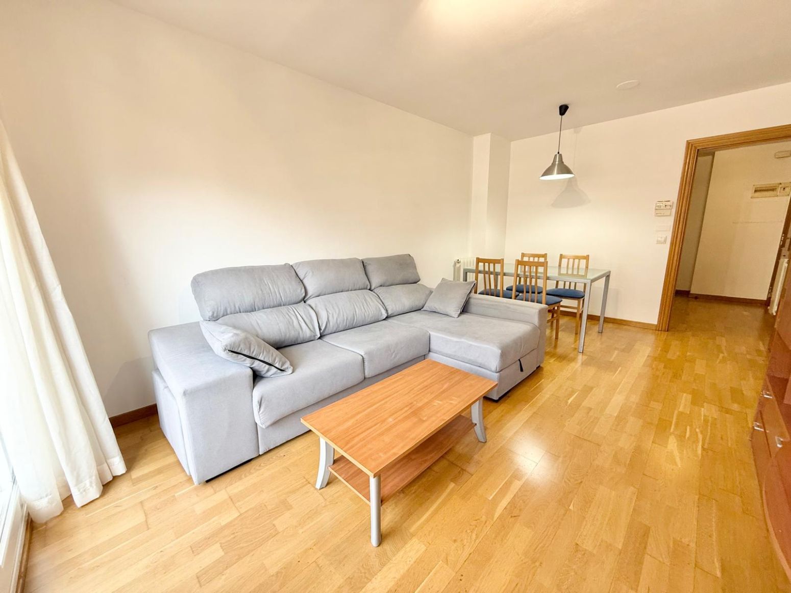 Sala d'estar de Pis de lloguer en  Logroño amb Calefacció, Terrassa i Traster