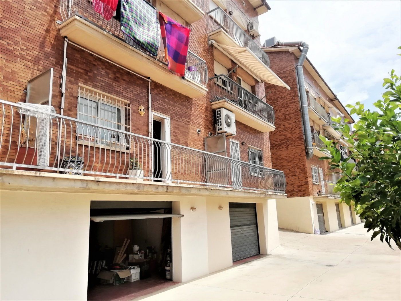 Vista exterior de Casa adosada en venta en L'Arboç con Calefacción, Jardín privado y Balcón