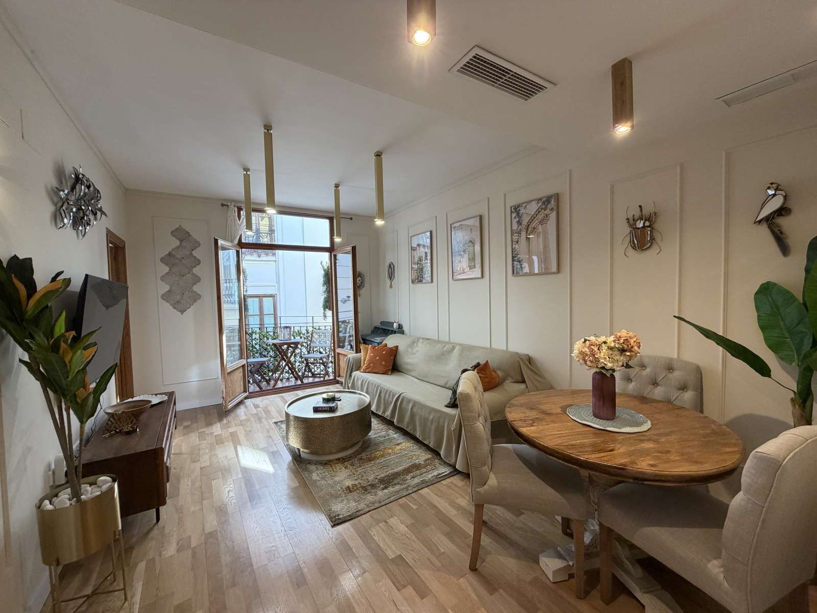 Living room of Apartment for share in  Valencia Capital  with Air Conditioner, Terrace and Furnished