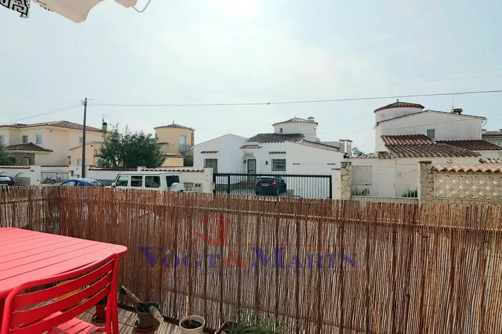 Vista exterior de Estudi en venda en Empuriabrava amb Terrassa, Moblat i Balcó
