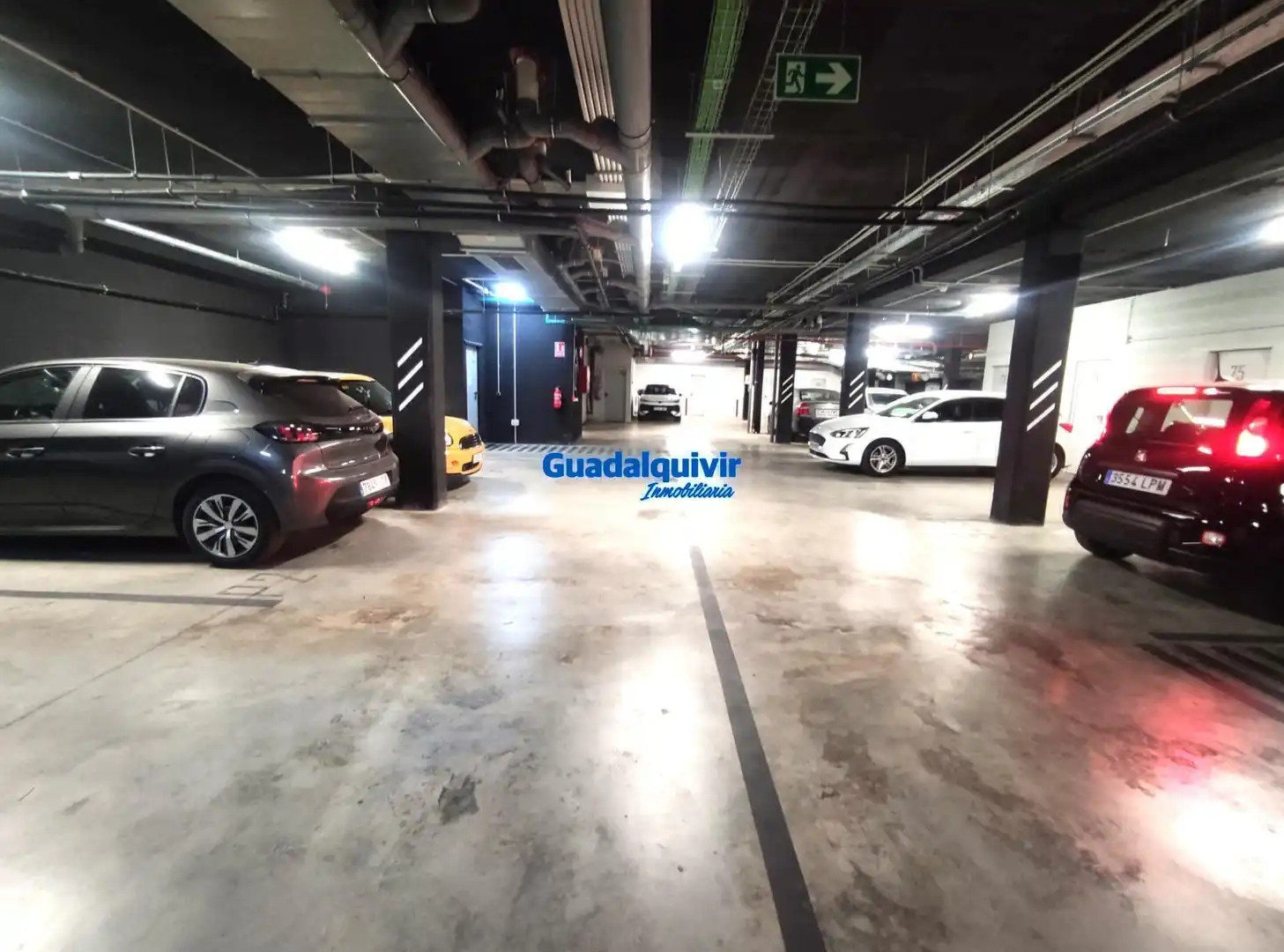 Parking of Flat for rent in Camas  with Air Conditioner, Private garden and Terrace