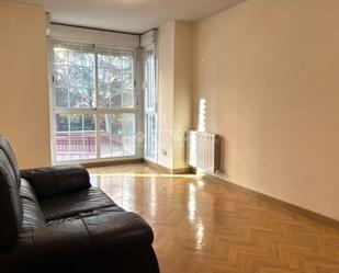 Living room of Flat for sale in  Madrid Capital  with Heating, Storage room and Community pool