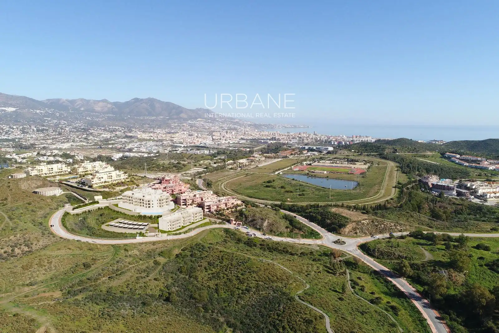 Vista exterior de Piso en venta en Mijas con Aire acondicionado, Terraza y Piscina