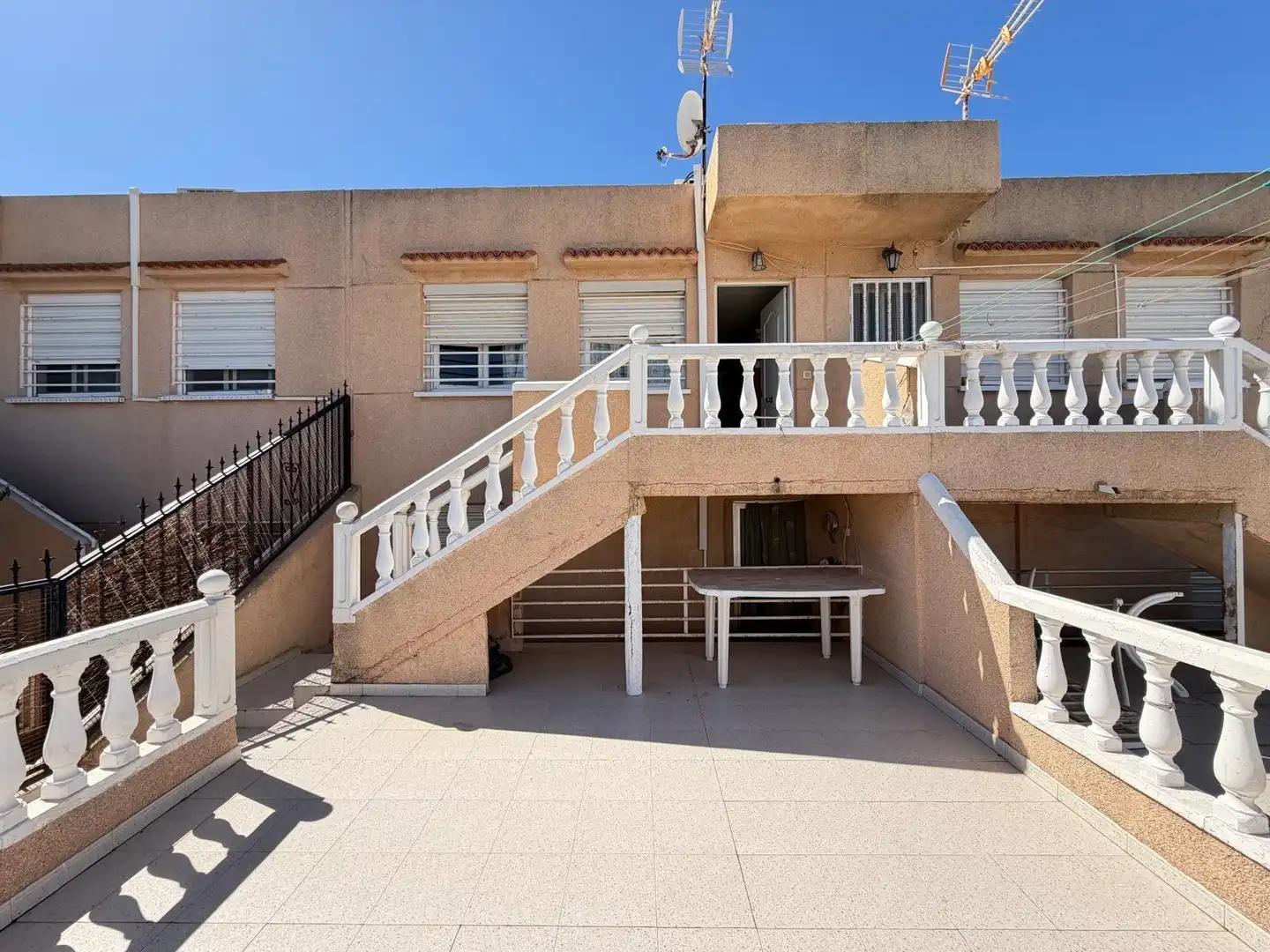 Vista exterior de Casa adosada en venda en Santa Pola amb Aire condicionat, Calefacció i Terrassa