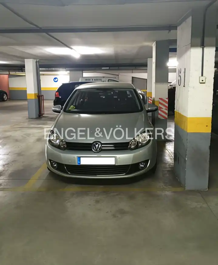 Parkplatz von Wohnung zur Miete in Madrid mit Klimaanlage, Heizung und Privatgarten