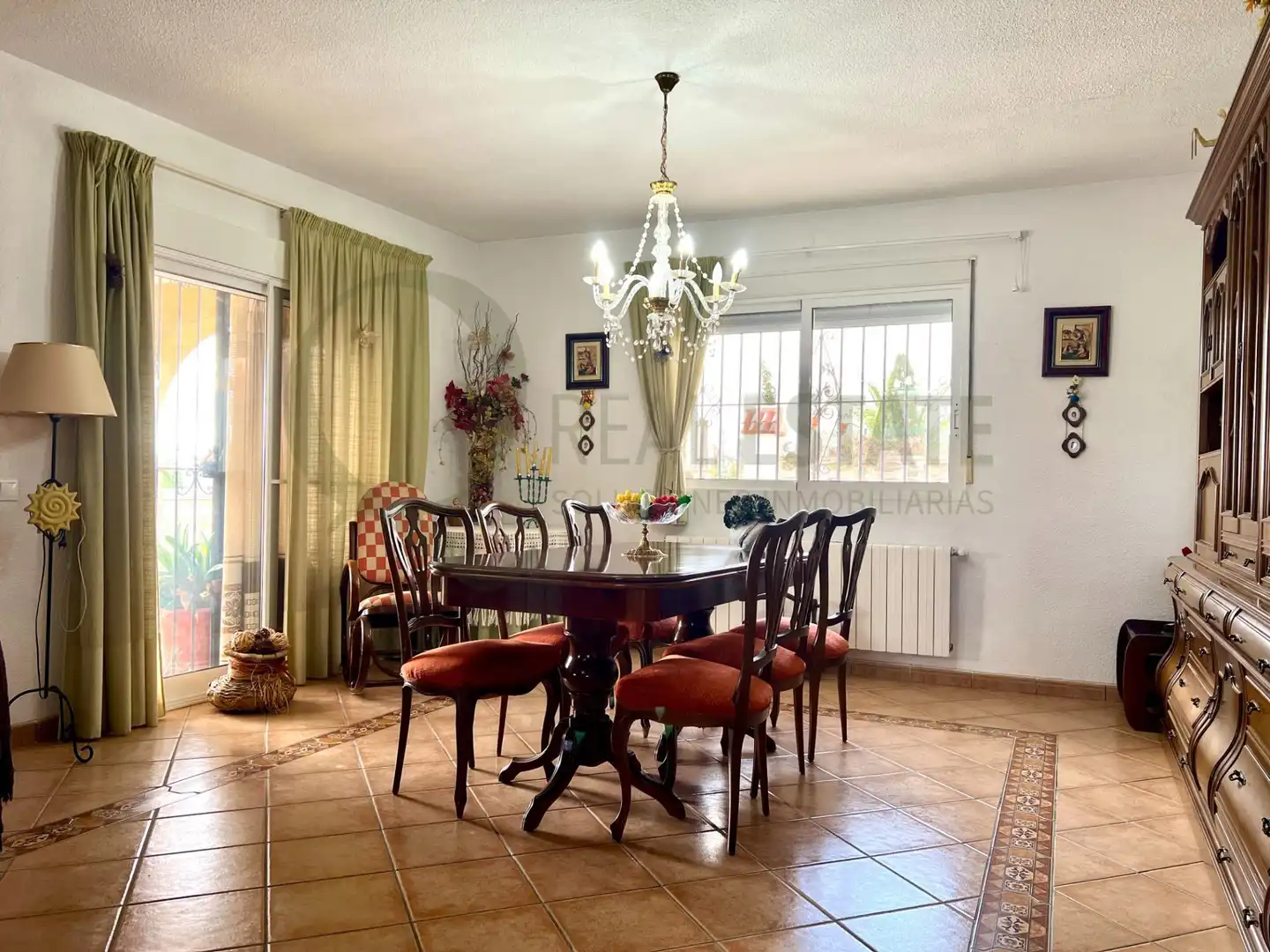 Menjador de Casa o xalet en venda en Alicante / Alacant amb Jardí privat, Terrassa i Traster