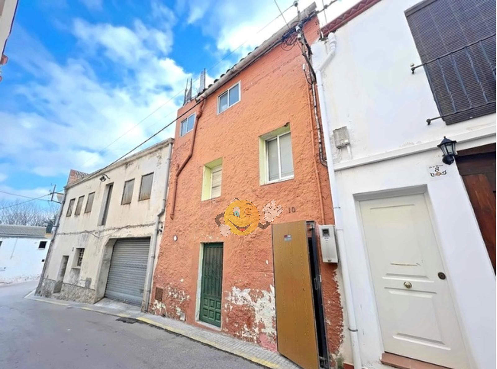 Vista exterior de Casa adosada en venda en Llorenç del Penedès amb Alarma
