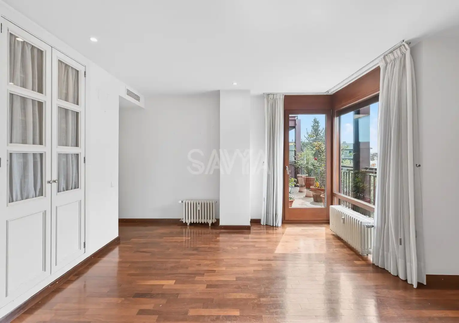 Bedroom of Attic for sale in Barcelona  with Terrace, Storage room and Swimming Pool
