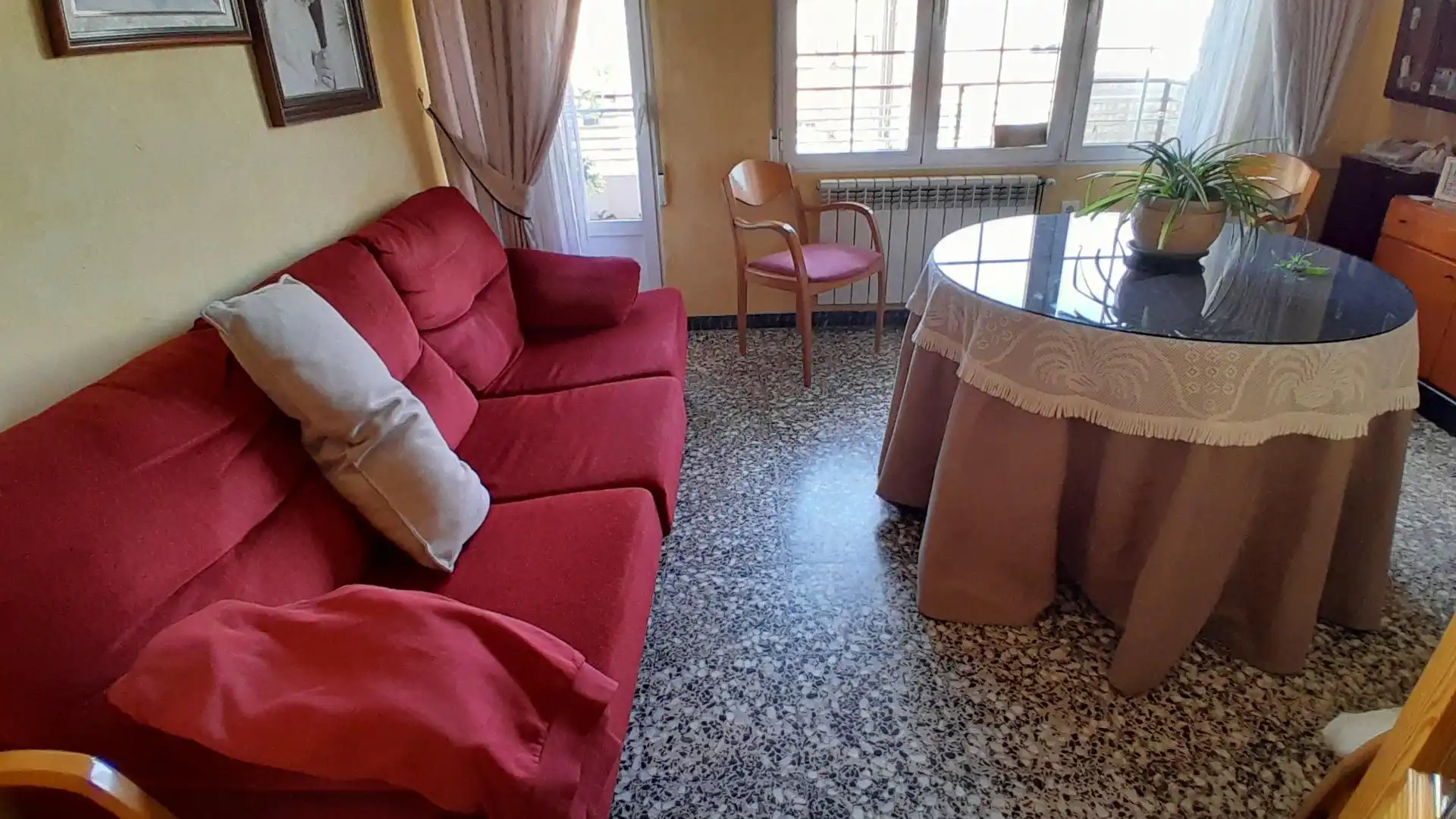 Sala d'estar de Pis en venda en Yecla amb Calefacció, Traster i Moblat