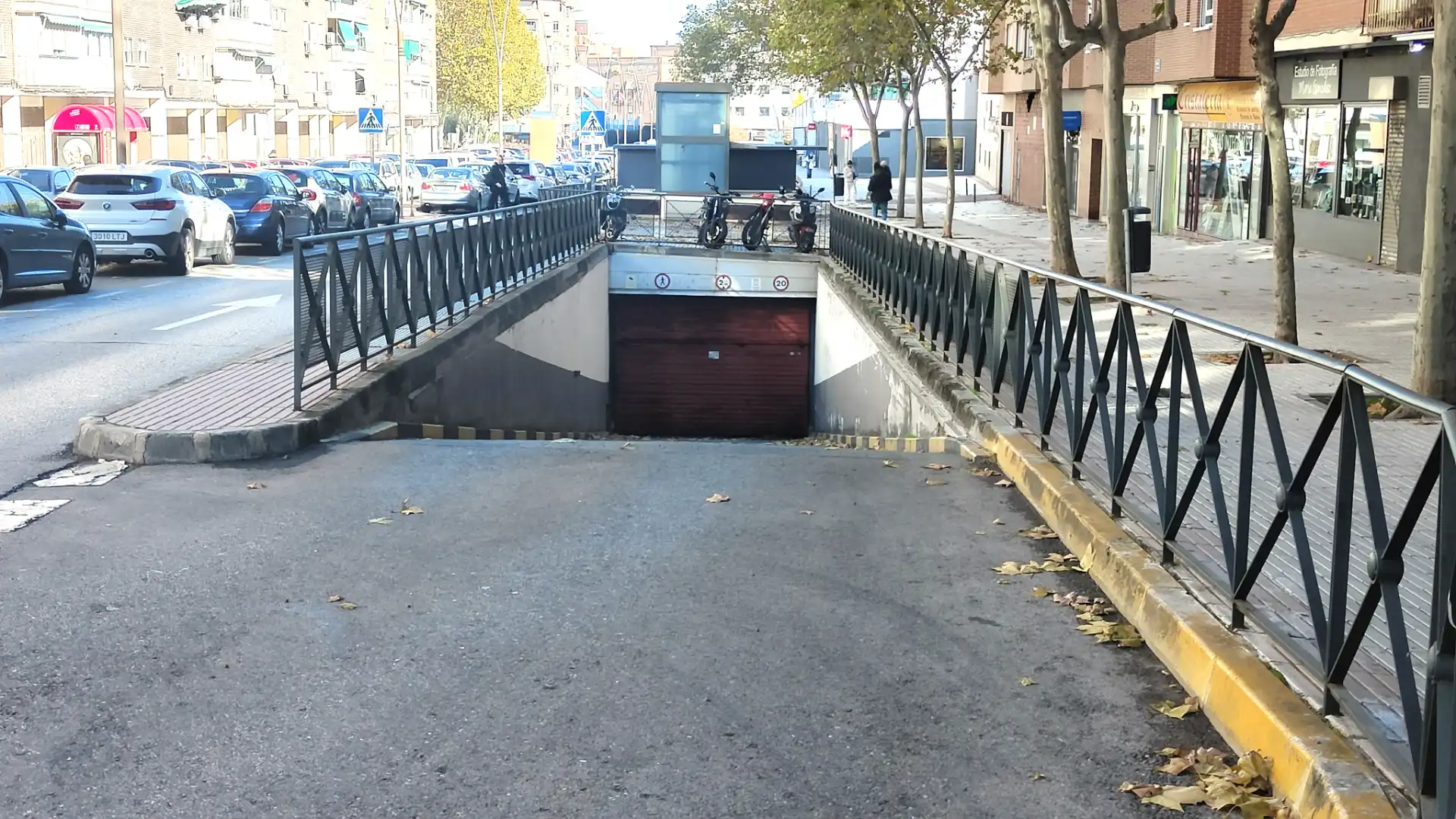 Außenansicht von Garage zum Verkauf in Fuenlabrada