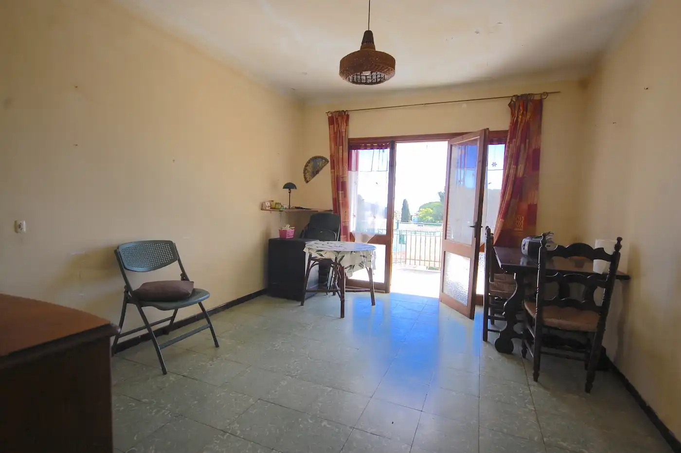 Sala de estar de Apartamento en venta en L'Escala con Terraza