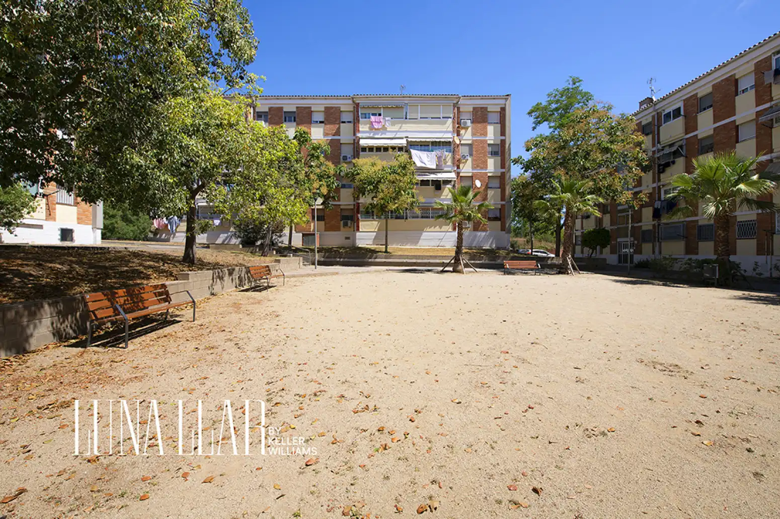 Vista exterior de Pis en venda en Sant Boi de Llobregat amb Aire condicionat, Calefacció i Parquet