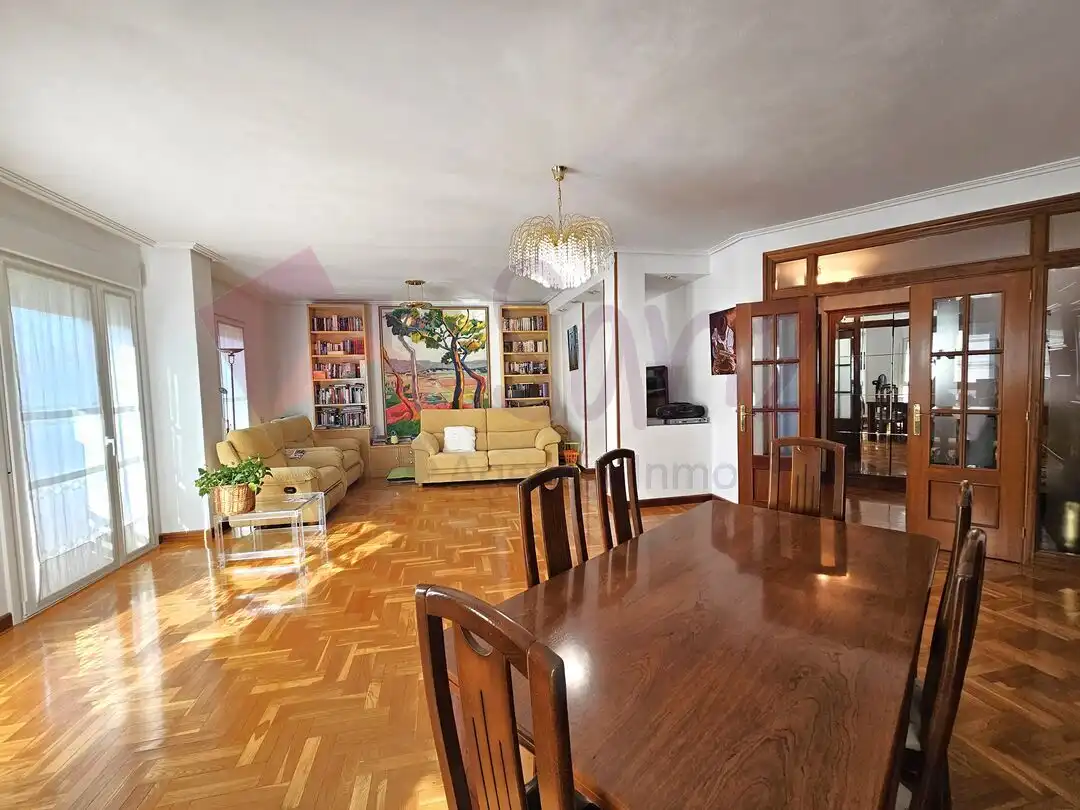 Sala d'estar de Pis en venda en  Logroño amb Calefacció, Terrassa i Traster