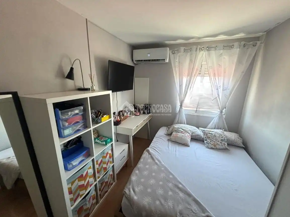 Bedroom of Flat for sale in Parla  with Air Conditioner, Terrace and Furnished