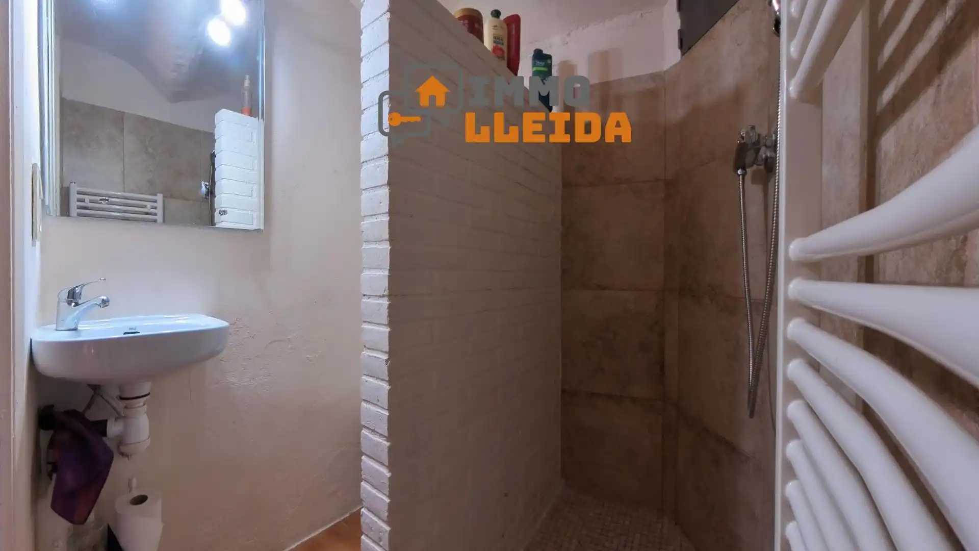 Dormitori de Casa adosada en venda en Artesa de Segre amb Calefacció, Terrassa i Traster