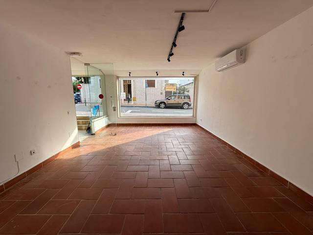 Local comercial en Alquiler en Avenida Avinguda de Joan XXIII, 41 en Centre