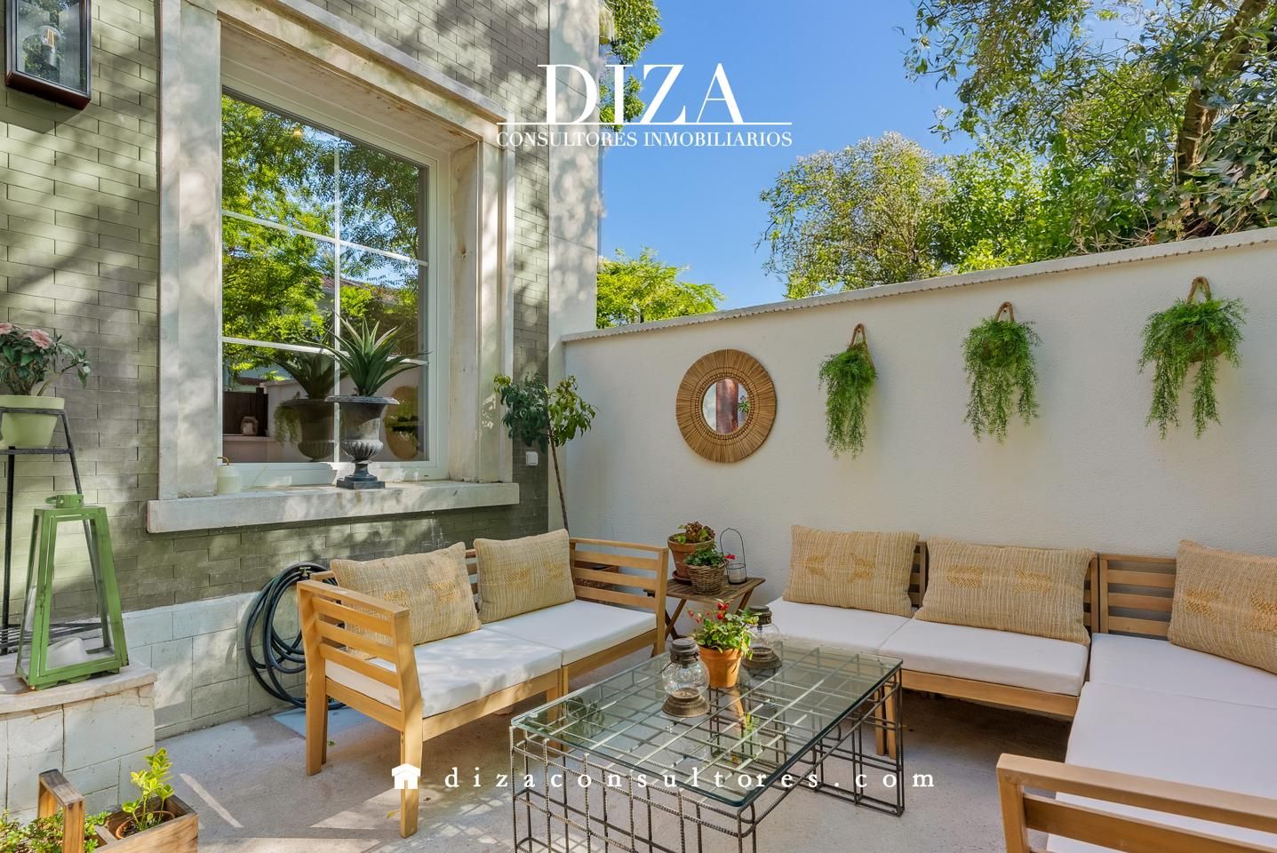 Vista exterior de Casa o xalet en venda en  Madrid Capital amb Calefacció, Jardí privat i Terrassa