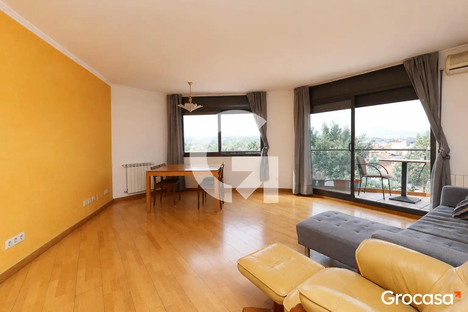 Vista exterior de Piso en venta en Rubí con Aire acondicionado, Calefacción y Terraza
