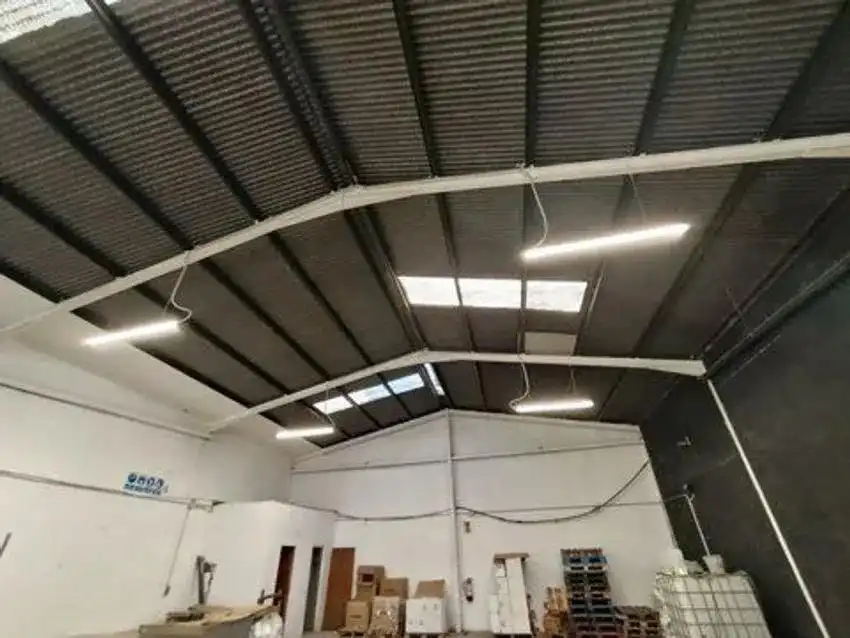 Außenansicht von Fabrikhallen zum Verkauf in Aldaia, Valencia