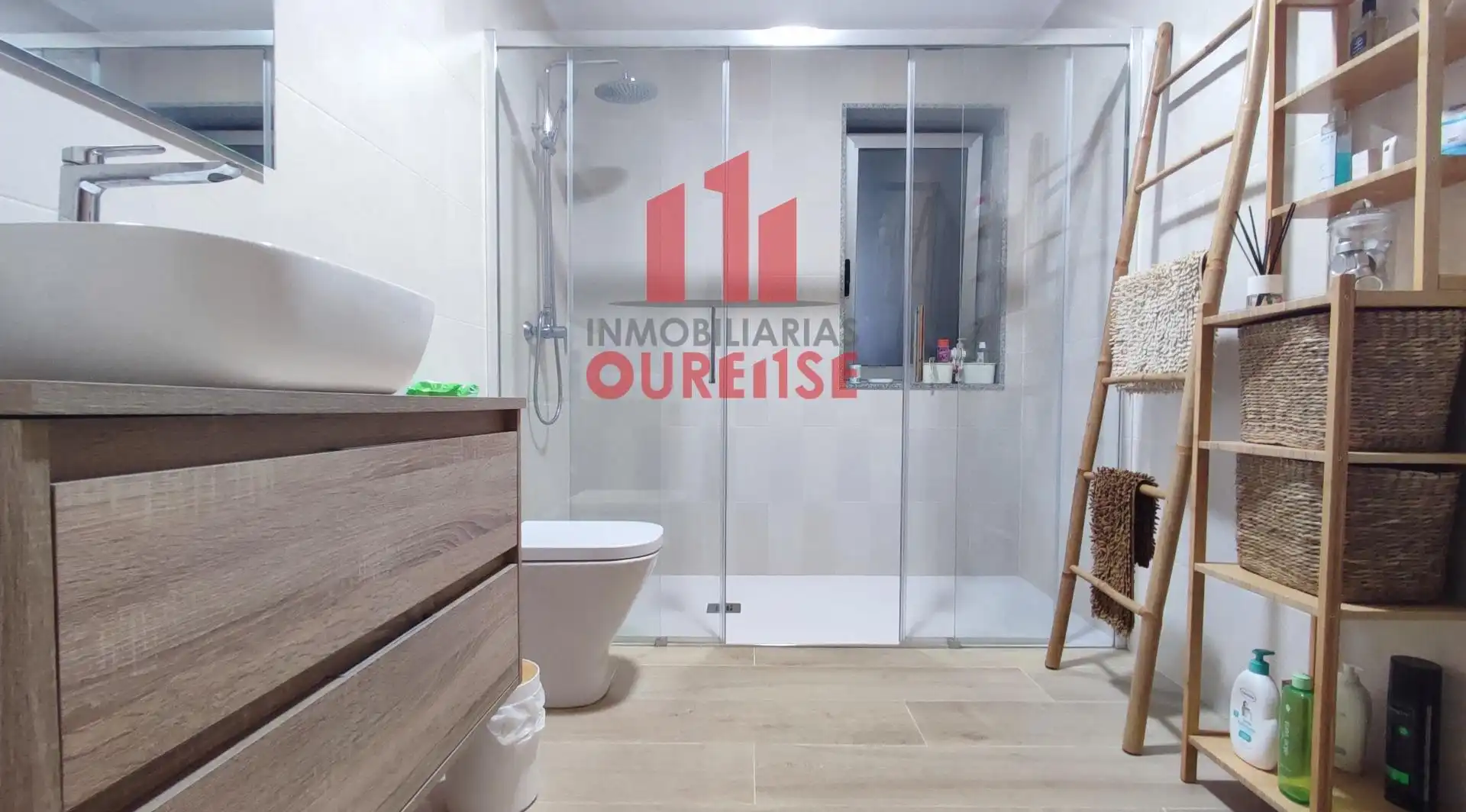 Bathroom of Houses for sale in Ourense Capital   with Private garden, Terrace and Storage room