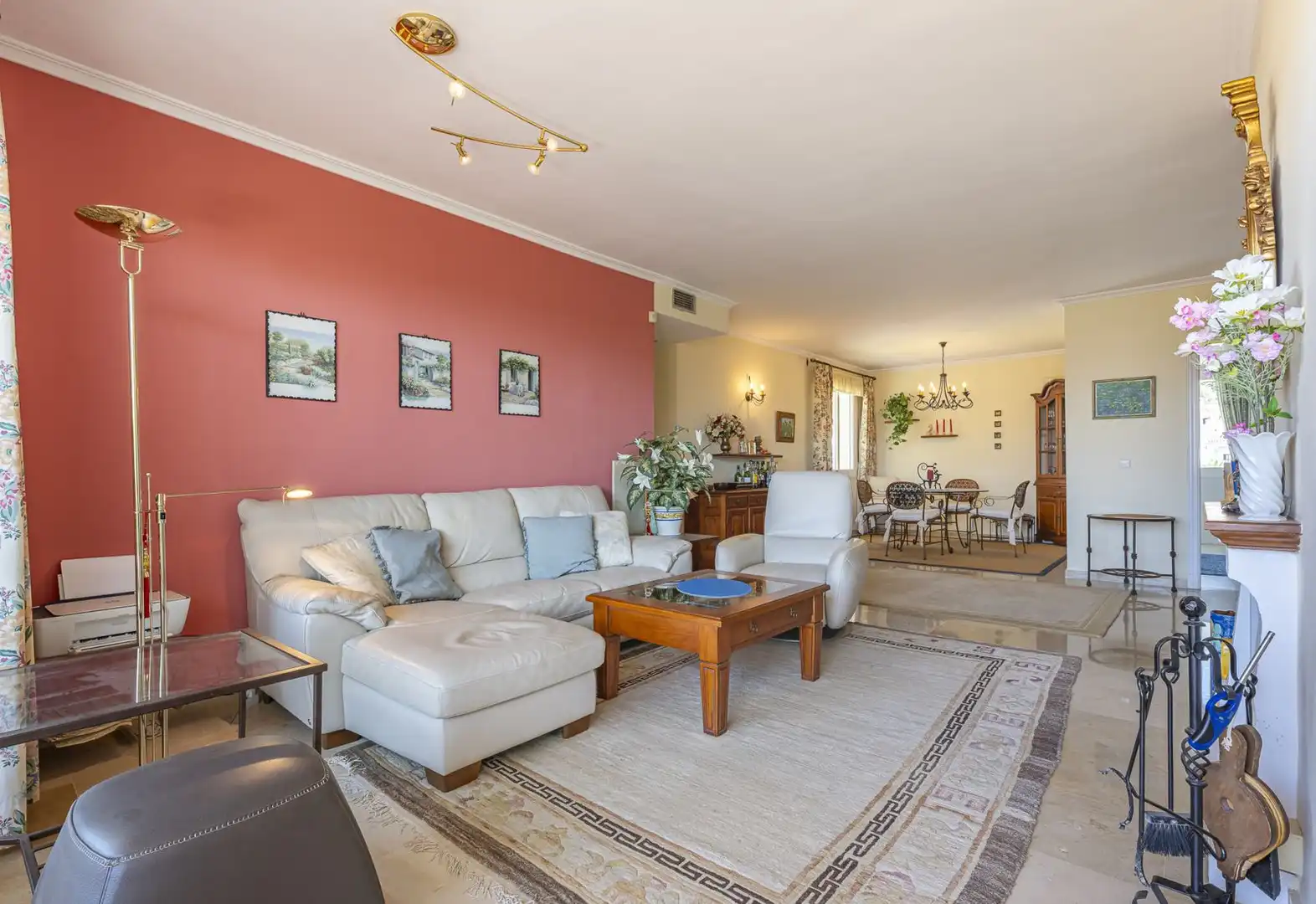 Sala d'estar de Àtic en venda en Marbella amb Aire condicionat, Terrassa i Traster