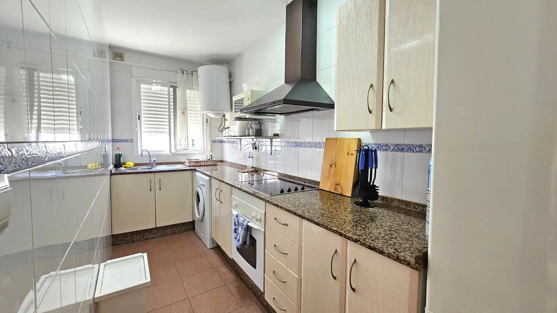 Küche von Wohnung zum Verkauf in Chipiona mit Klimaanlage und Möbliert