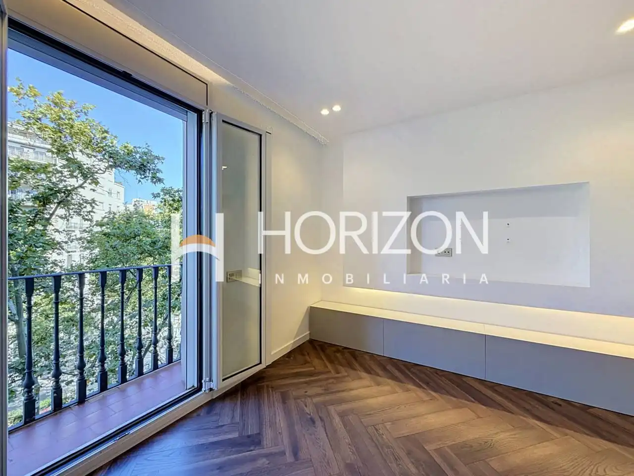 Bedroom of Flat for sale in Barcelona  with Air Conditioner, Heating and Parquet flooring