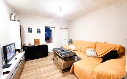 Living room of Flat for sale in  Madrid Capital