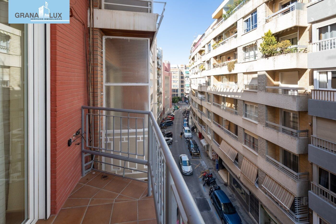 Vista exterior de Pis en venda en  Granada Capital amb Calefacció i Balcó