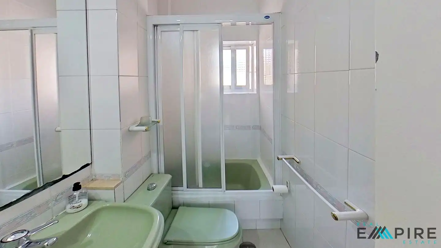 Bany de Pis en venda en Madrid amb Aire condicionat, Calefacció i Terrassa