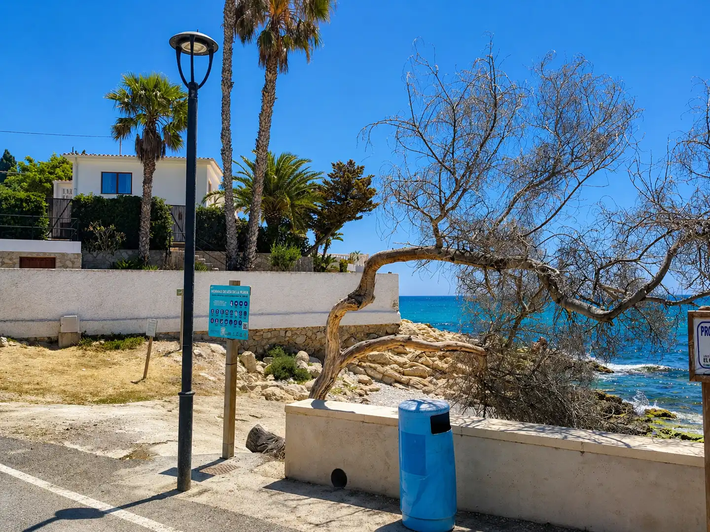 Vista exterior de Casa adosada de lloguer en El Campello amb Aire condicionat, Calefacció i Jardí privat