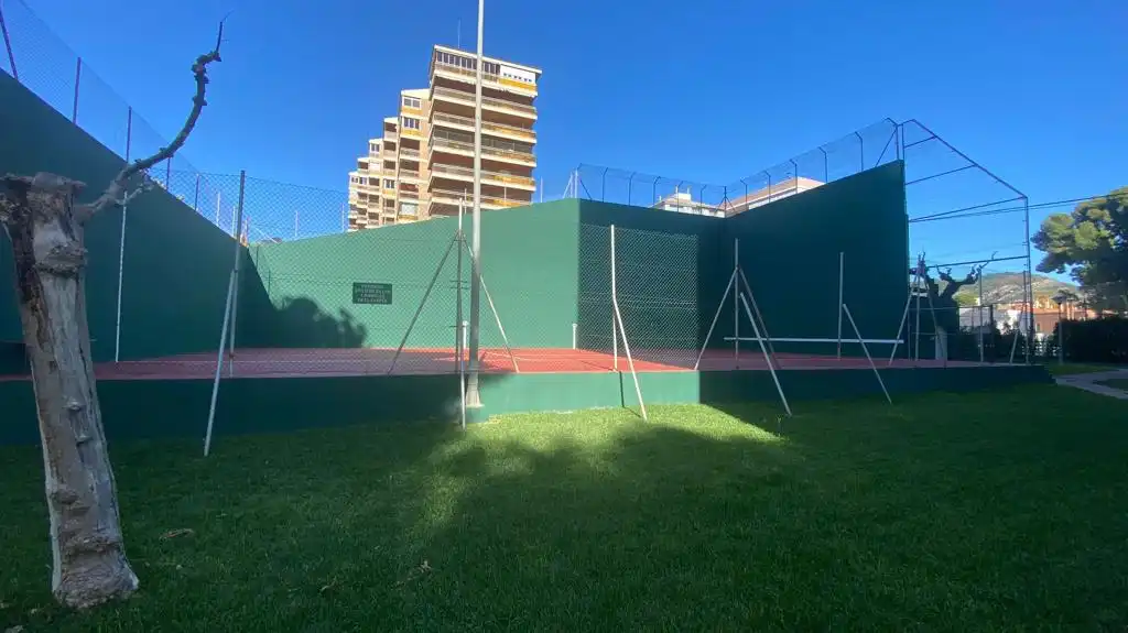 Aparcament de Apartament en venda en Benicasim / Benicàssim amb Jardí privat, Terrassa i Moblat