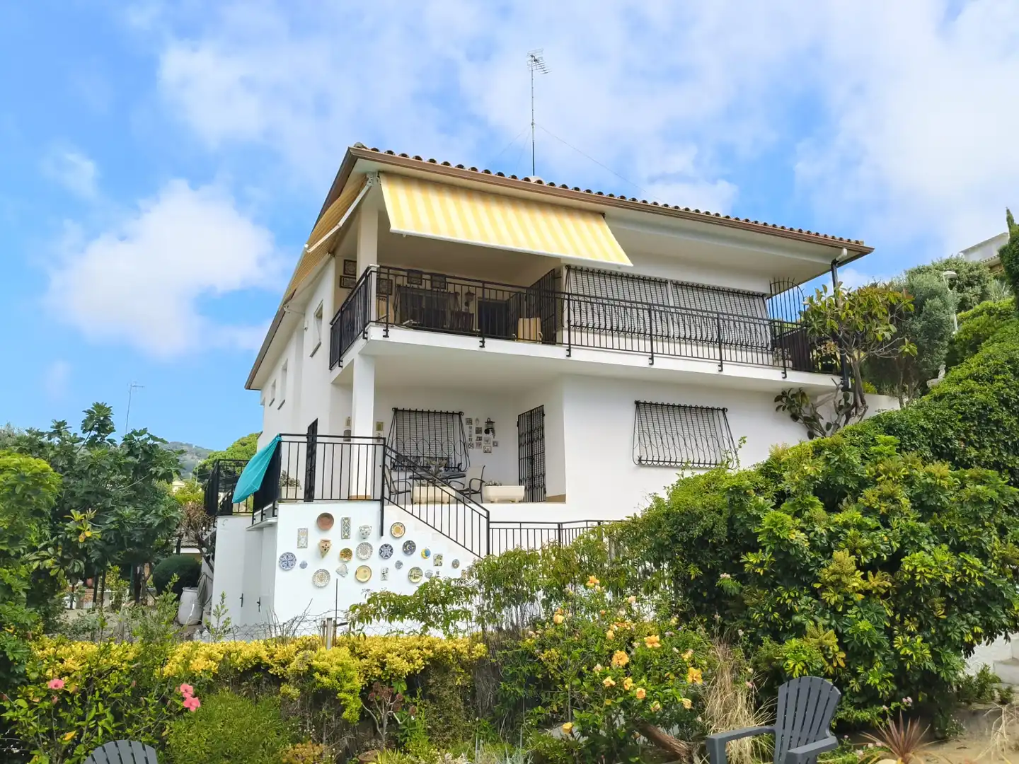 Vista exterior de Casa o xalet en venda en Calella amb Calefacció, Jardí privat i Terrassa