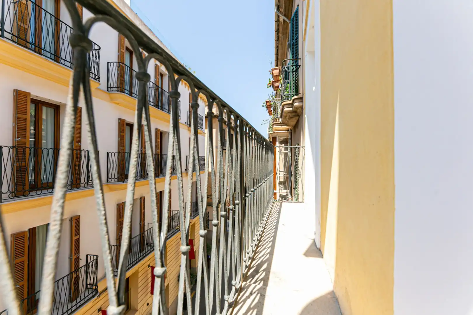 Außenansicht von Wohnungen zur Miete in  Palma de Mallorca mit Terrasse und Balkon