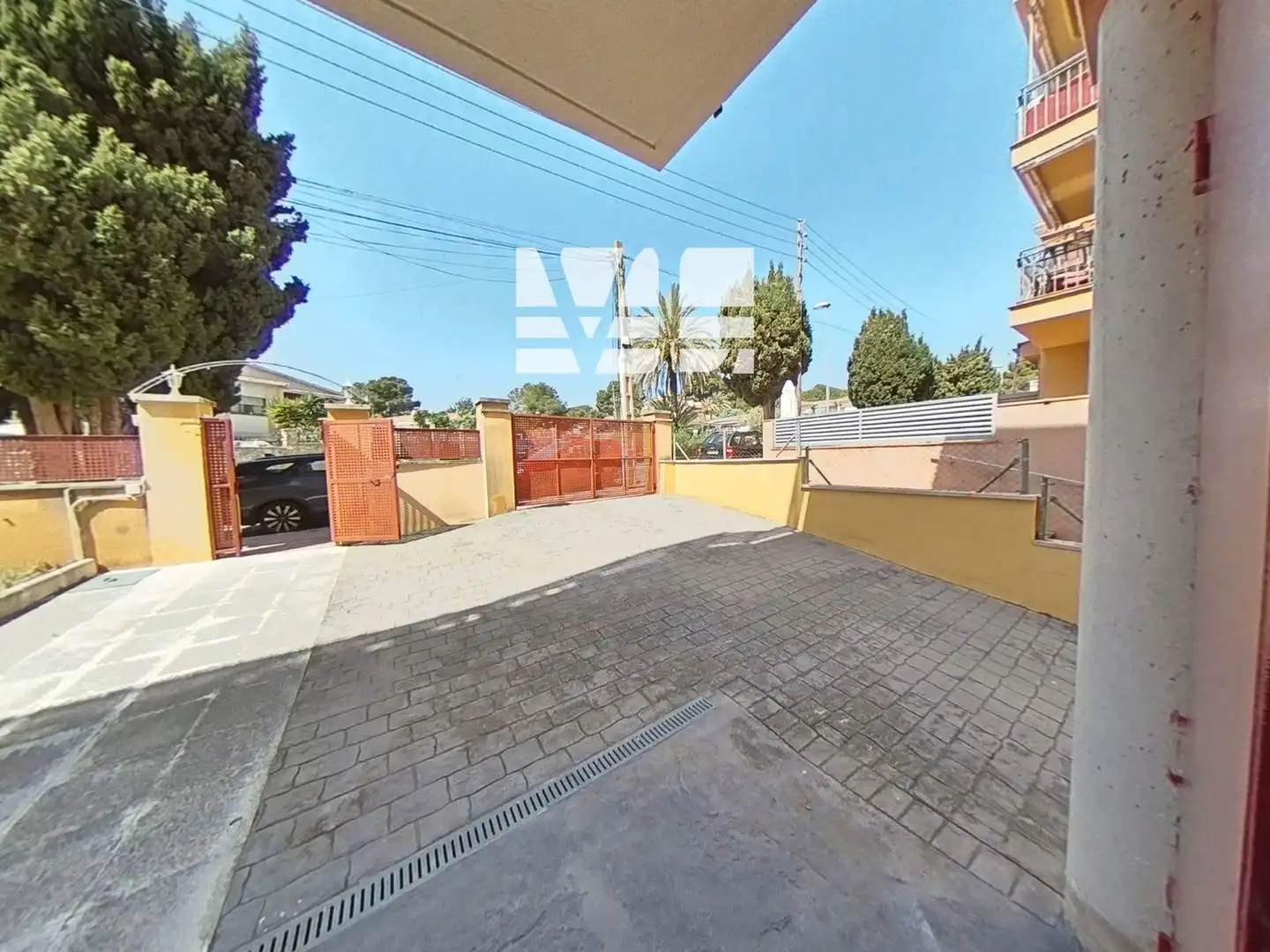 Vista exterior de Piso en venta en Cunit con Aire acondicionado, Calefacción y Terraza