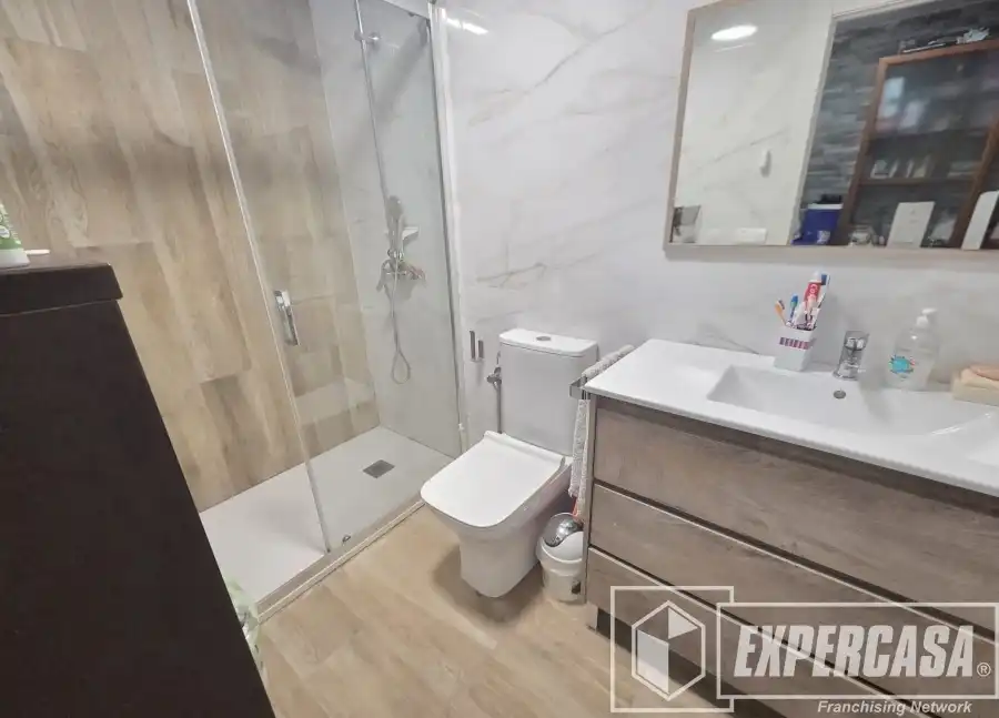 Baño de Casa adosada en venta en Corbera con Aire acondicionado, Terraza y Trastero