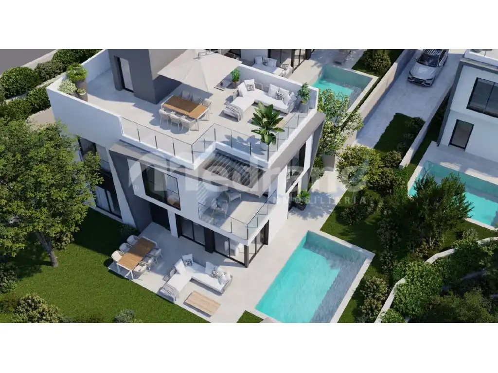 Casa amb piscina en venda a Avenida Mediterrani