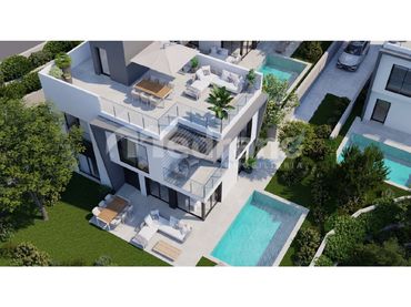 Casa amb piscina en venda a Avenida Mediterrani