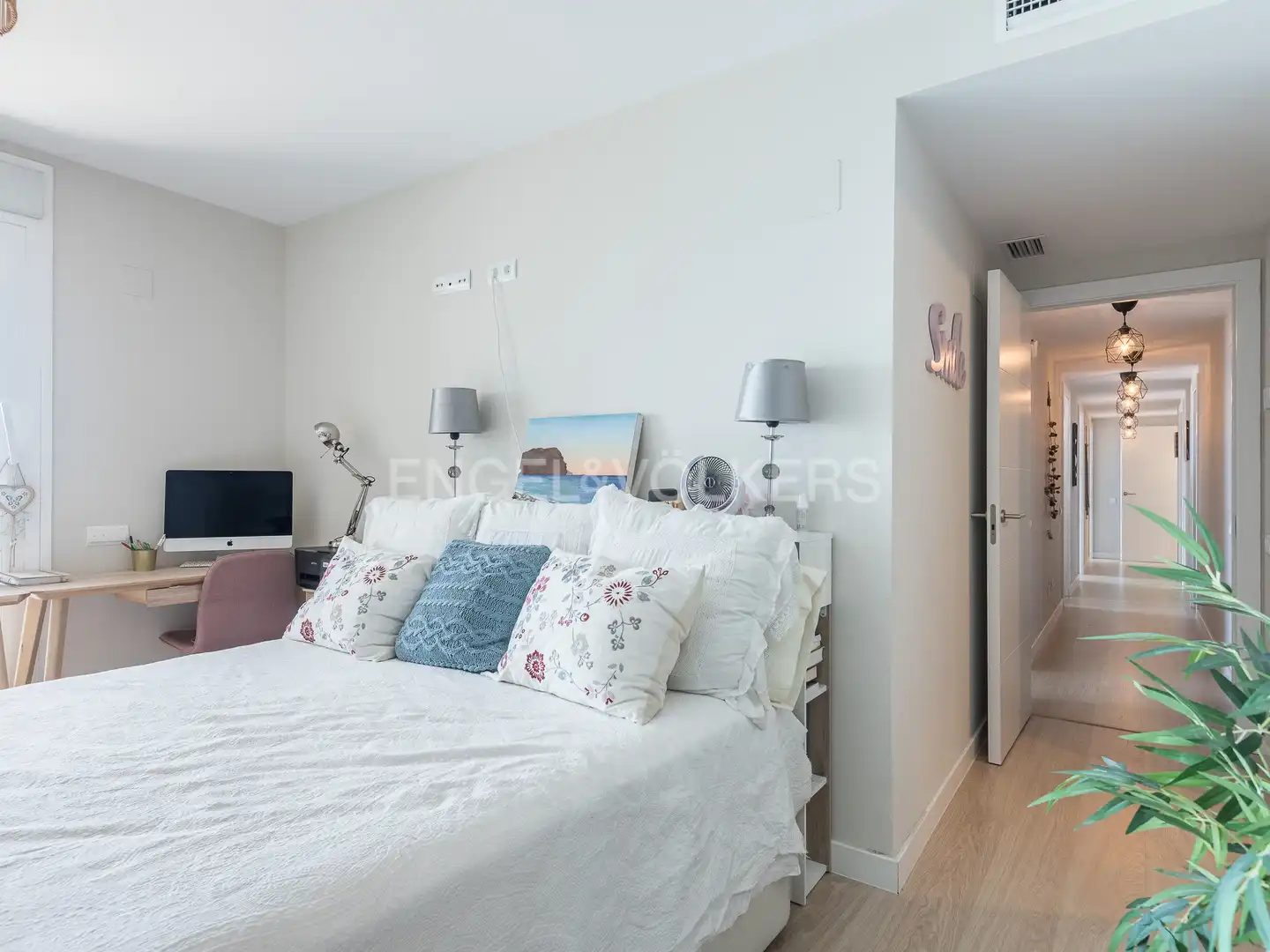 Bedroom of Flat for sale in Barcelona  with Air Conditioner, Heating and Parquet flooring