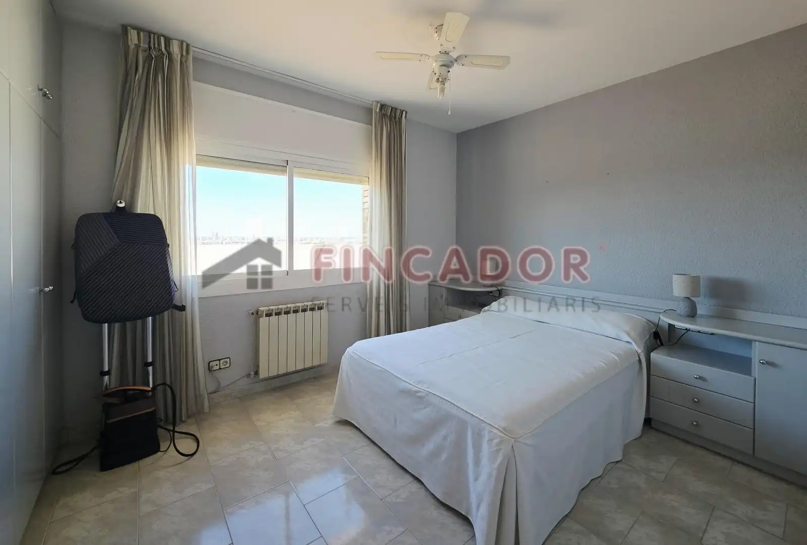 Schlafzimmer von Maisonette zum Verkauf in Barcelona mit Klimaanlage, Heizung und Parkett