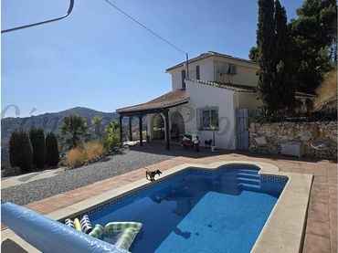 Casa rústica amb piscina en venda a Cómpeta