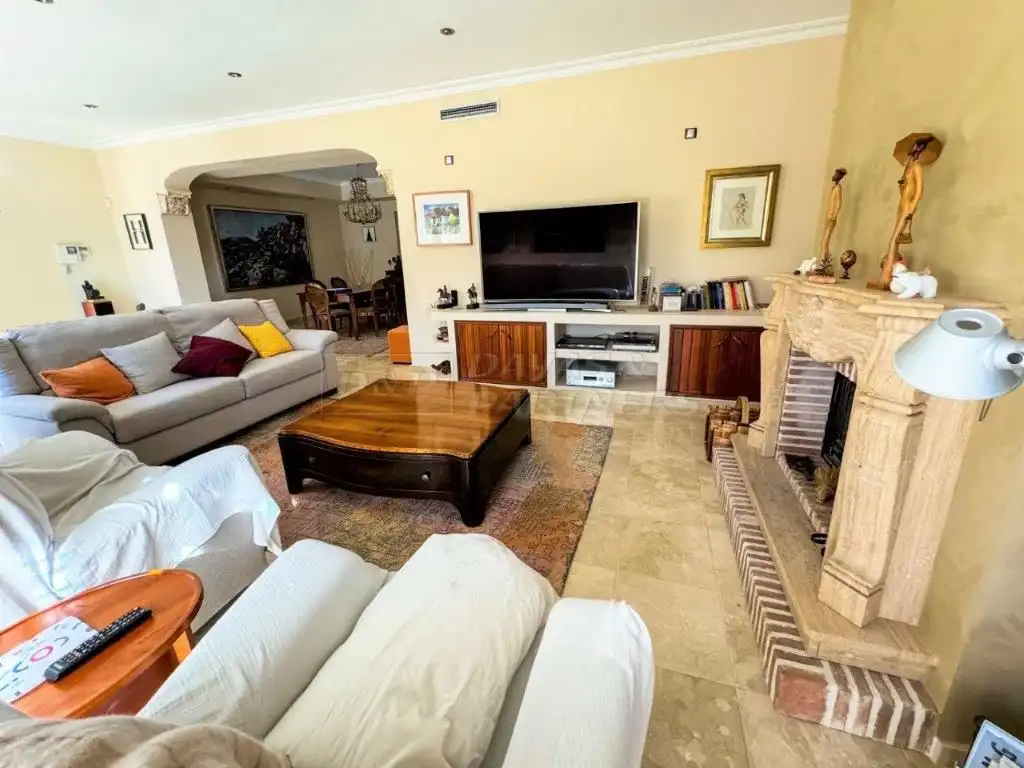 Sala d'estar de Casa o xalet en venda en Orihuela amb Aire condicionat, Jardí privat i Traster