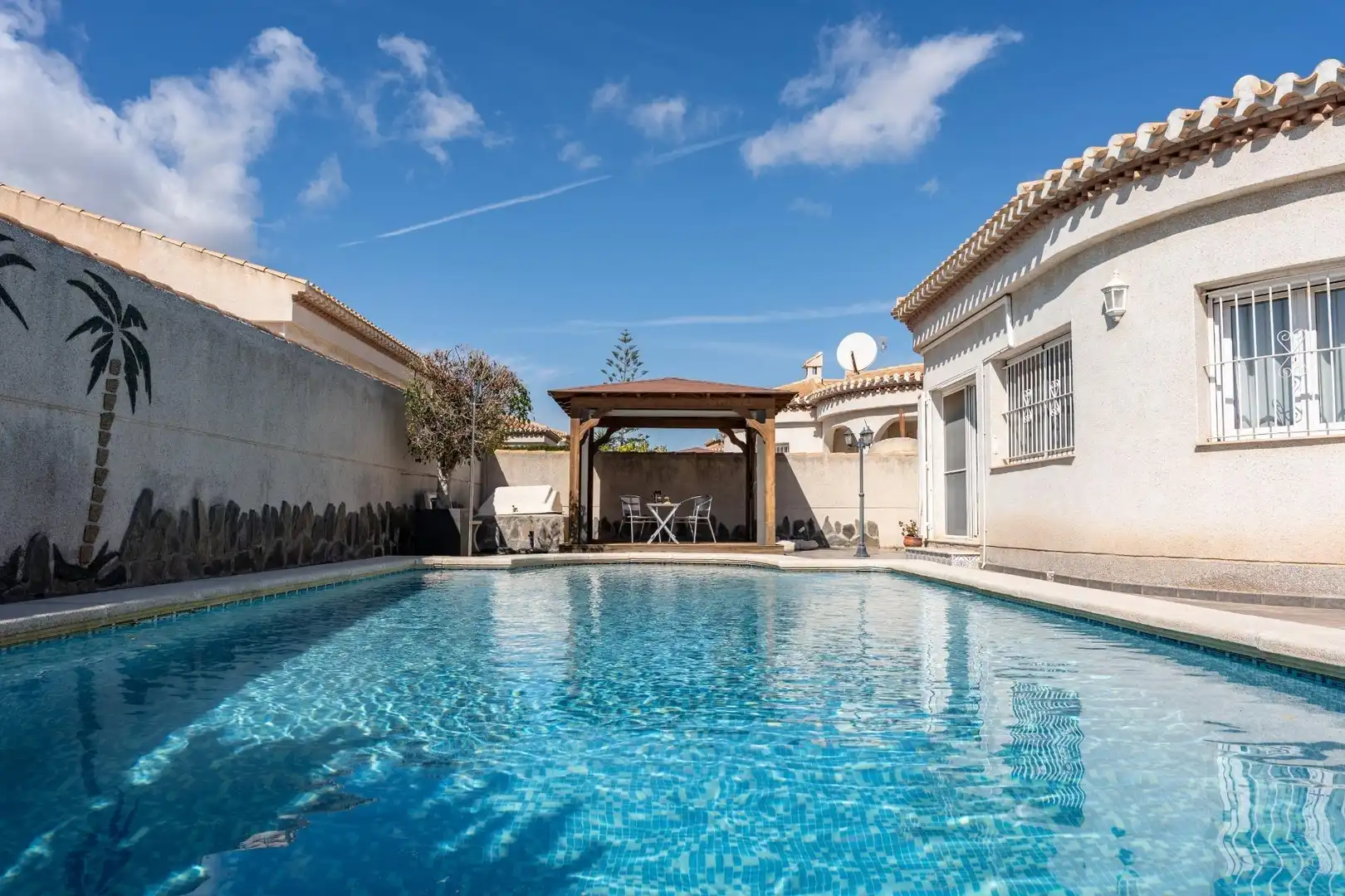 Piscina de Casa o xalet en venda en Orihuela amb Aire condicionat, Calefacció i Jardí privat