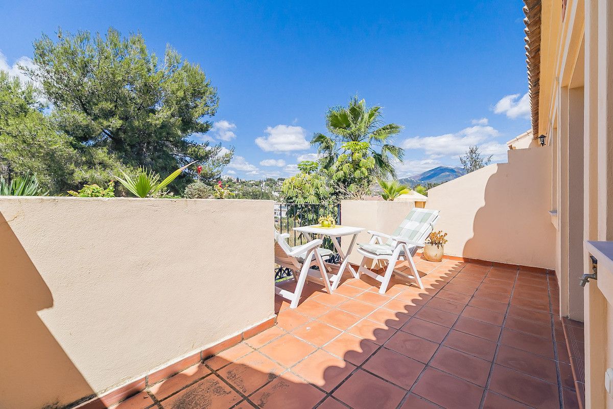 Terrassa de Casa adosada en venda en Marbella amb Aire condicionat, Calefacció i Jardí privat