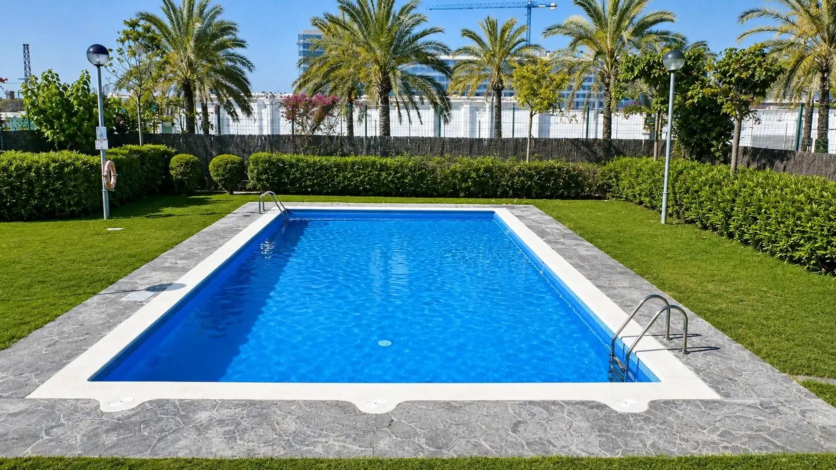 Piscina de Piso de alquiler en Badalona con Calefacción, Parquet y Terraza
