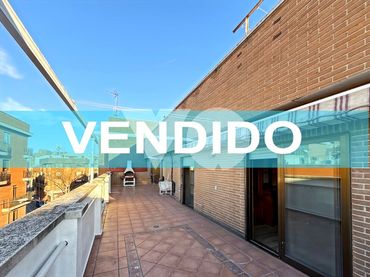 Ático con ascensor en venta en Calle de Servando Batanero