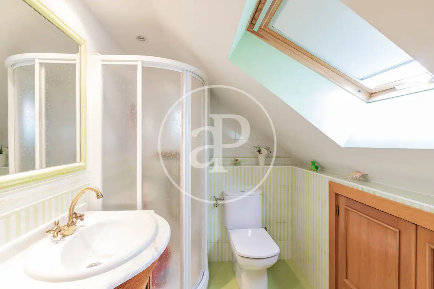 Bathroom of Detached homes for sale in Madrid  with Heating, Private garden and Terrace