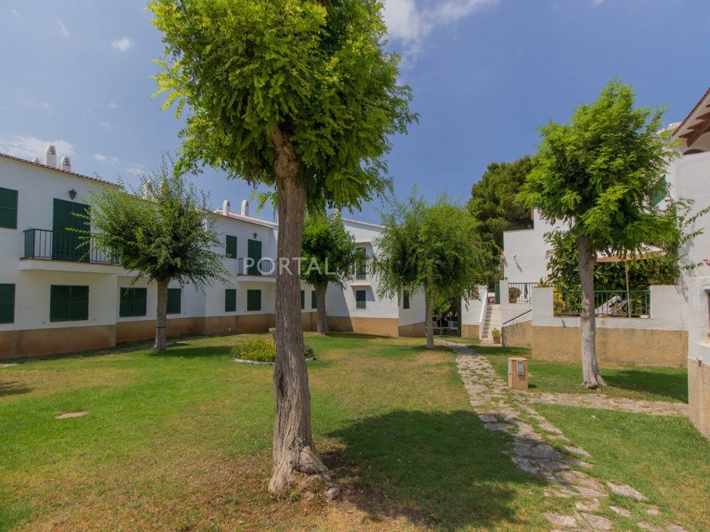 Vista exterior de Apartament en venda en Es Mercadal amb Piscina comunitària