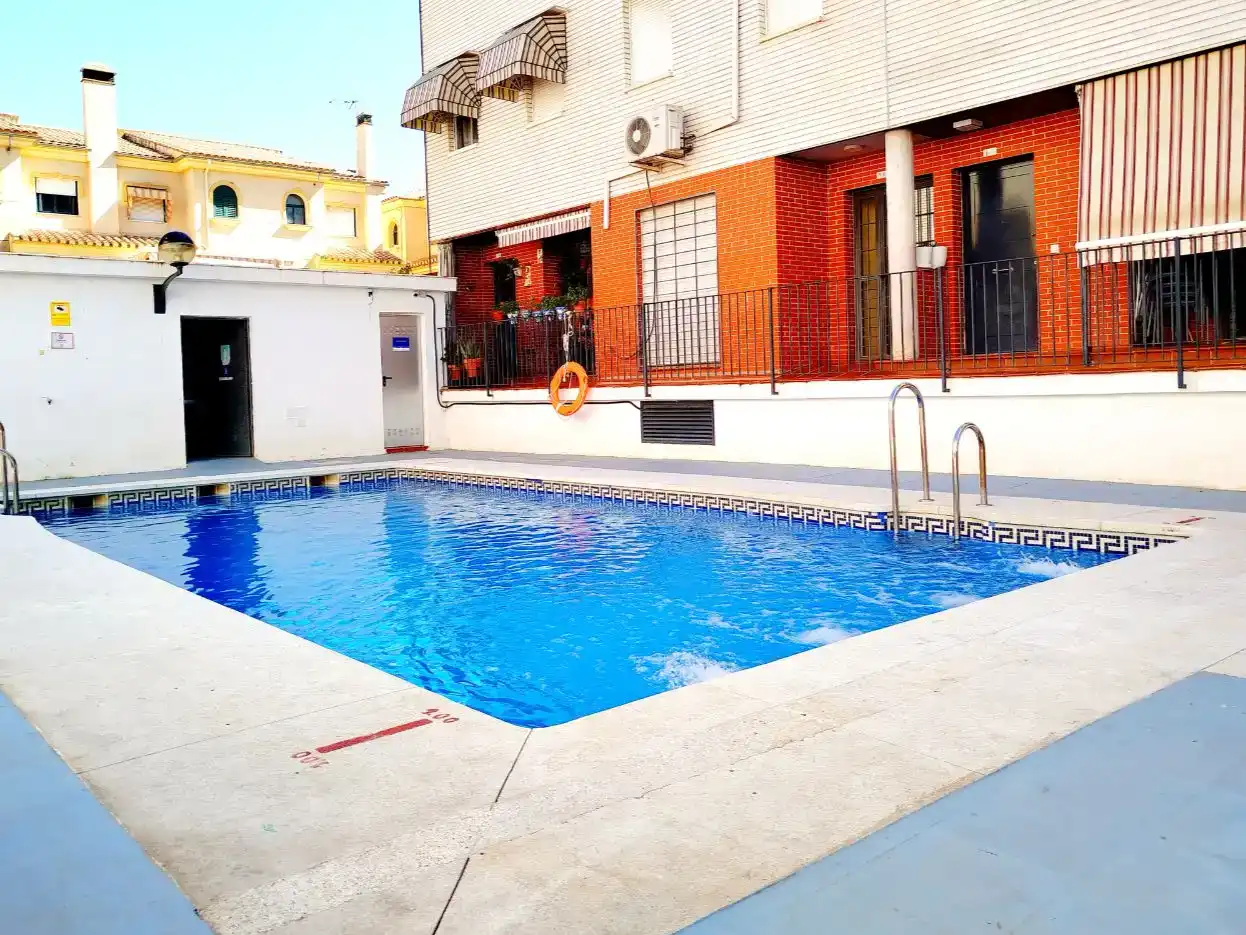 Piscina de Pis per a compartir en Santa Fe amb Aire condicionat, Traster i Piscina
