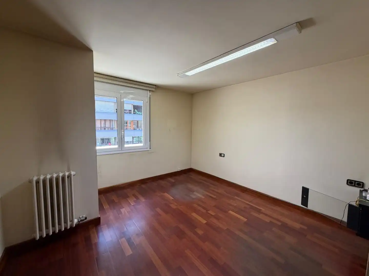 Office for rent in Girona  with Air Conditioner and Heating